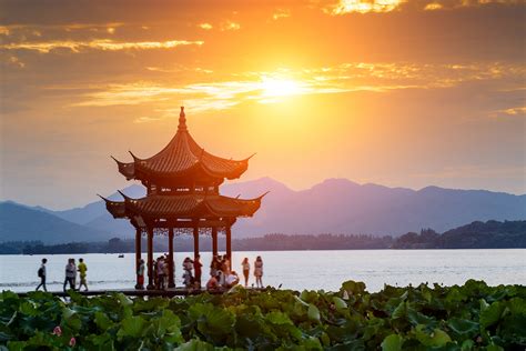 杭州夏天天氣如何 且談夏日午後的陽光與雨滴